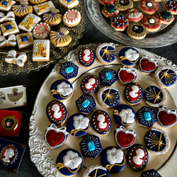 4/6頃製造、4/11〜12頃お届け ★ネイビー缶★ ブローチみたいなアイシングクッキー 2枚目の画像