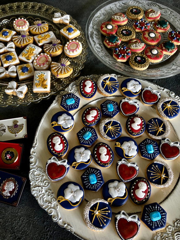 4/6頃製造、4/11〜12頃お届け ★ネイビー缶★ ブローチみたいなアイシングクッキー 2枚目の画像