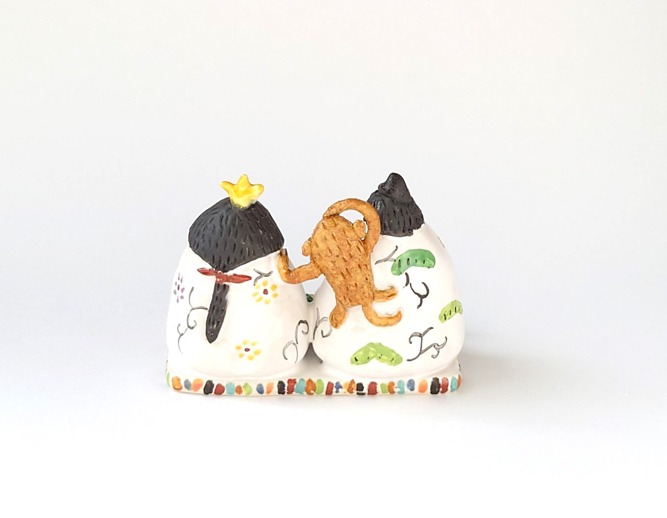 干支とお雛様のコラボです♪　　ミニ干支(サル）お雛様　置物　陶器