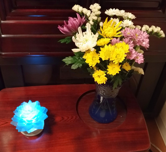【オーダー】シーグラスのお花のランプシェード ブルー グラデーション 青蓮華（しょうれんげ）ギフトラッピング対応 5枚目の画像