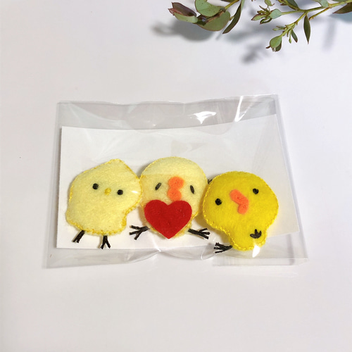 [専用　トン吉様]刺繍 ブローチ フェルト ハンドメイド ひよこ＊コメント必須 ひよこ 3羽 ブローチ フェルトマスコット その他雑貨 ちいさなうさぎ