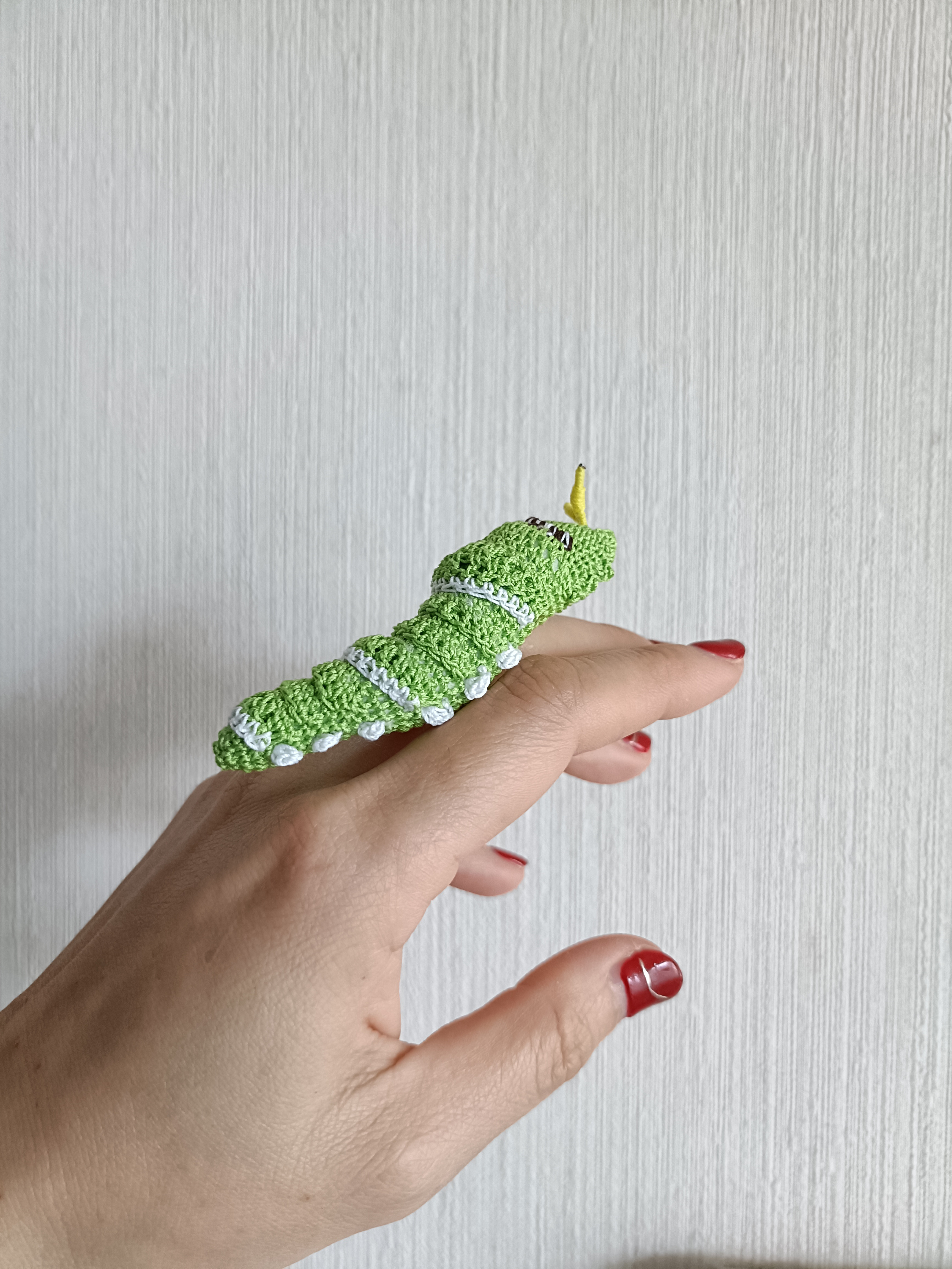 アゲハの幼虫ブローチ