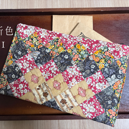 新色追加ஐ贈り物にも♡パッチワークキルトポーチ【Hyakumanen Bag