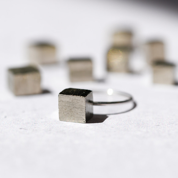 黃鐵礦（立方體型）原石 14kgf/925 銀戒指 [可用石頭，可用金屬配件] 天然石 第1張的照片