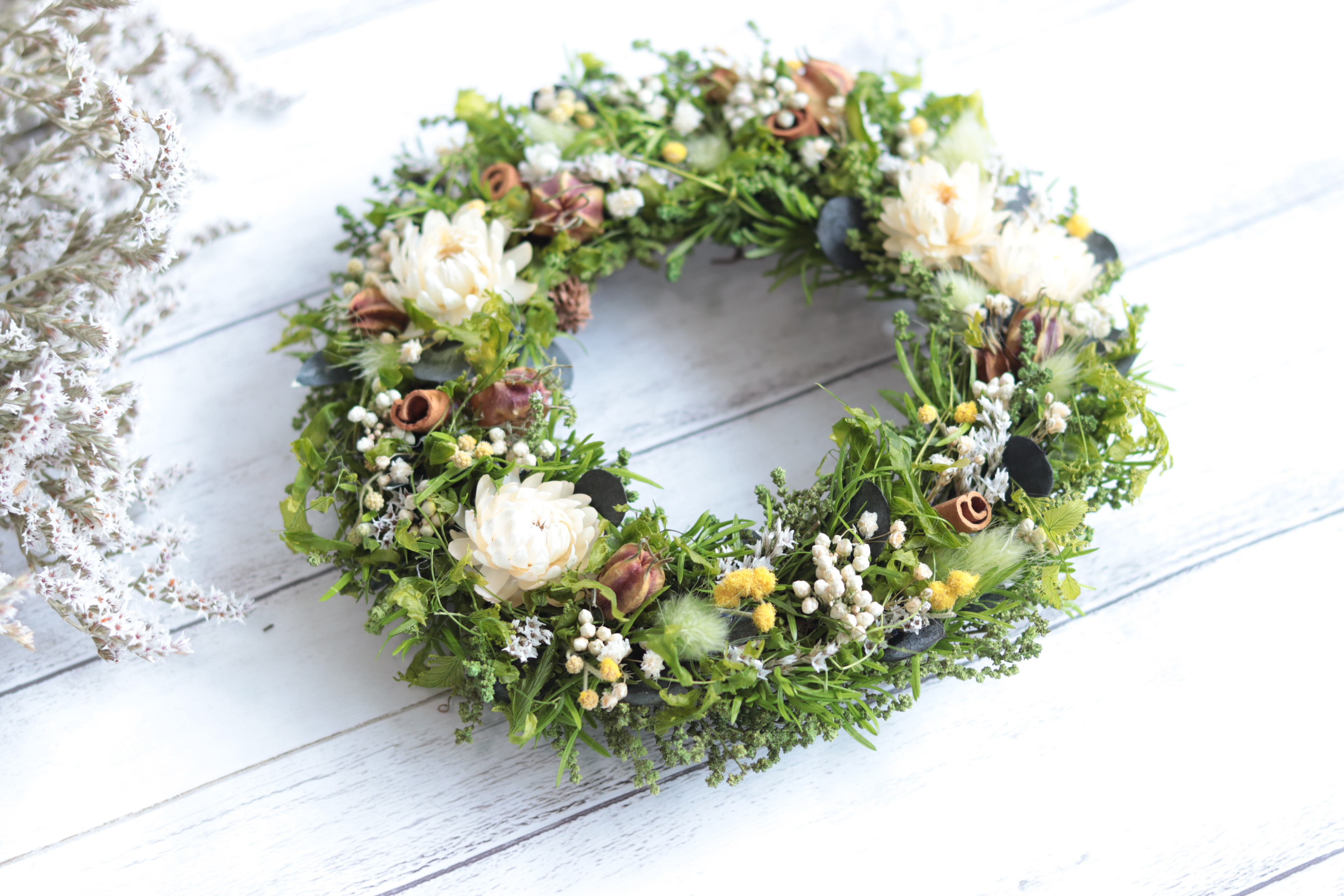 【受注製作】グリーンと野花のリース＊プリザーブドフラワー&ドライフラワー＊贈り物ギフトにも◎