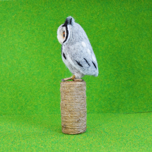 羊毛フェルト 置物　アフリカオオコノハズク　 約18cm 羊毛フェルト フクロウ アフリカオオコノハズク 羊毛フェルト