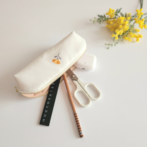 【専用】手刺繍入　貝ボタン付き メガネケース/ペンケース【メガネとカモミール】 1aeed01ac6a6251dcbf6e78112552e