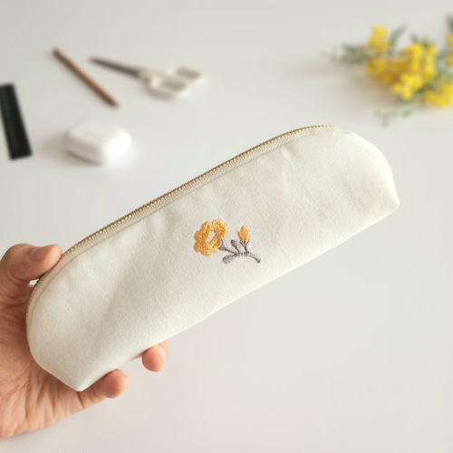 手刺繍入　貝ボタン付き メガネケース/ペンケース【猫画伯】 手刺繍入 貝ボタン付き メガネケース/ペンケース【猫画伯】