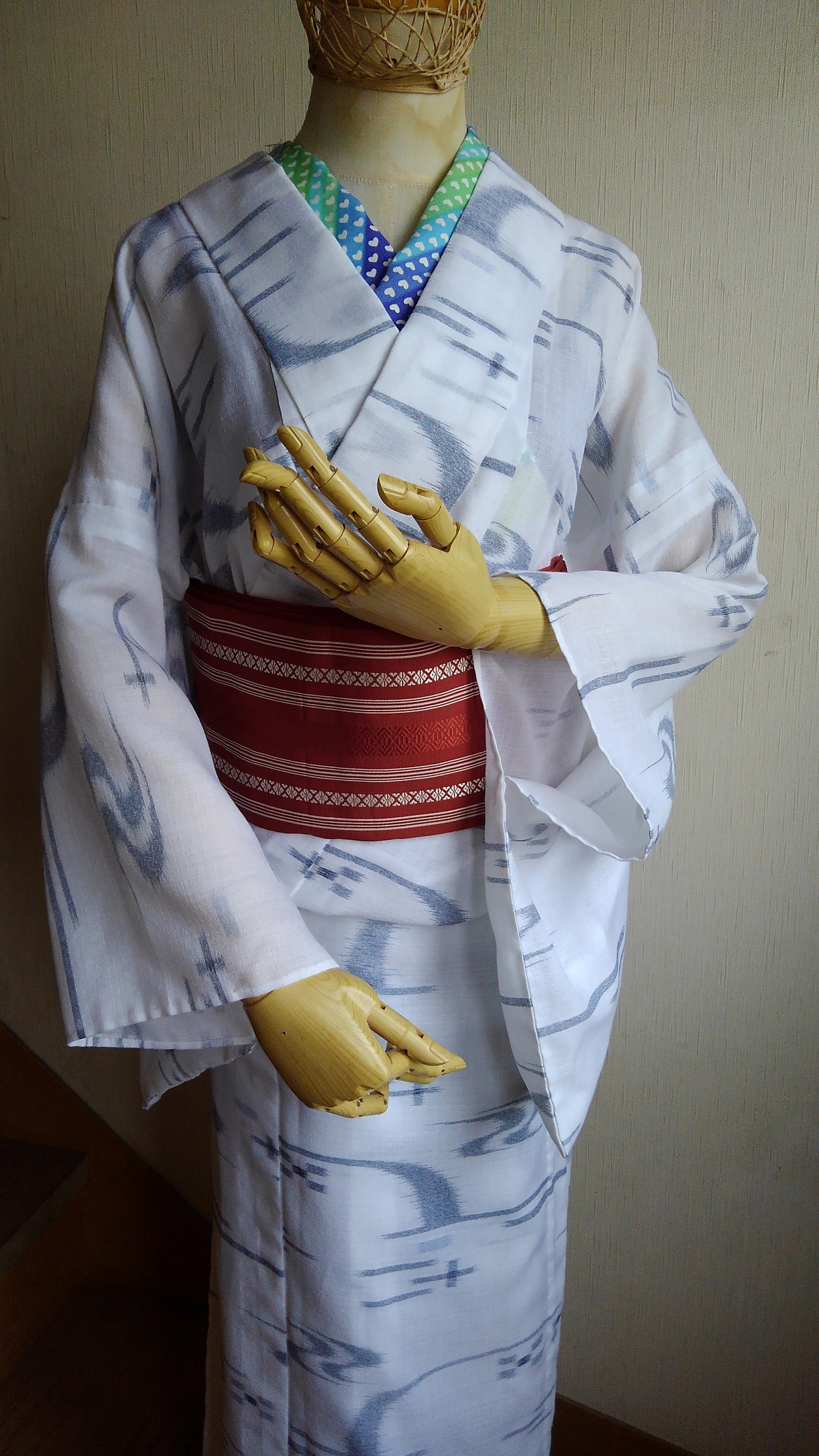 大き目サイズ★夏着物・単衣着★総手縫い★白＆濃グレー（濃紺？）系絣★バチ衿仕立て★浴衣にも