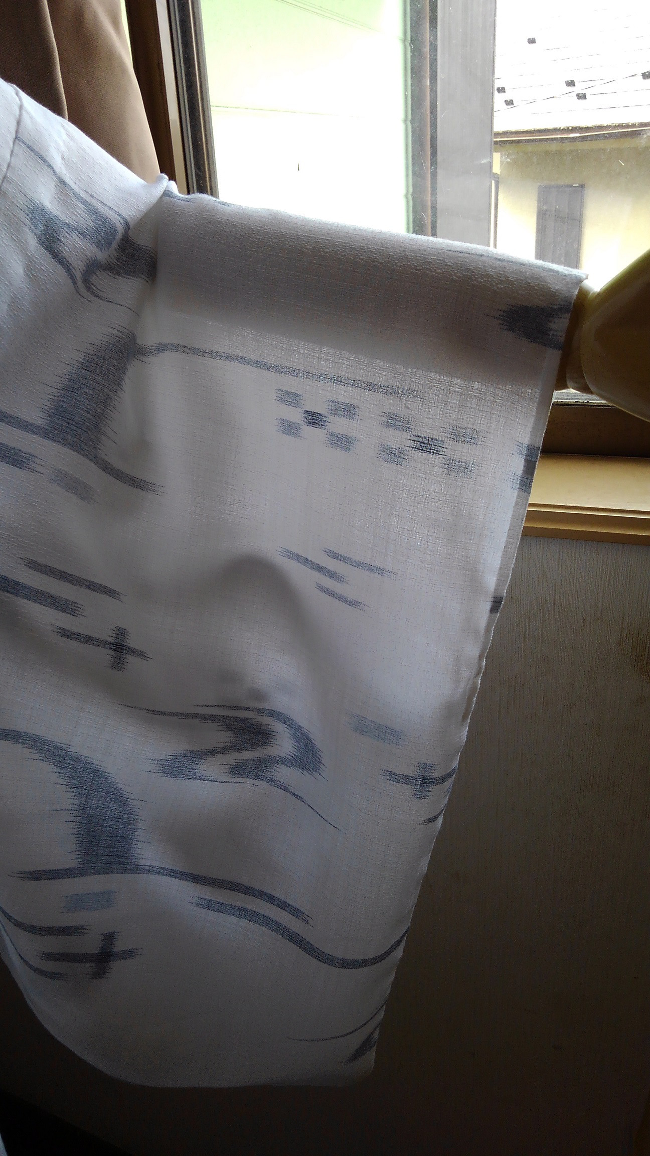 大き目サイズ★夏着物・単衣着★総手縫い★白＆濃グレー（濃紺？）系絣★バチ衿仕立て★浴衣にも