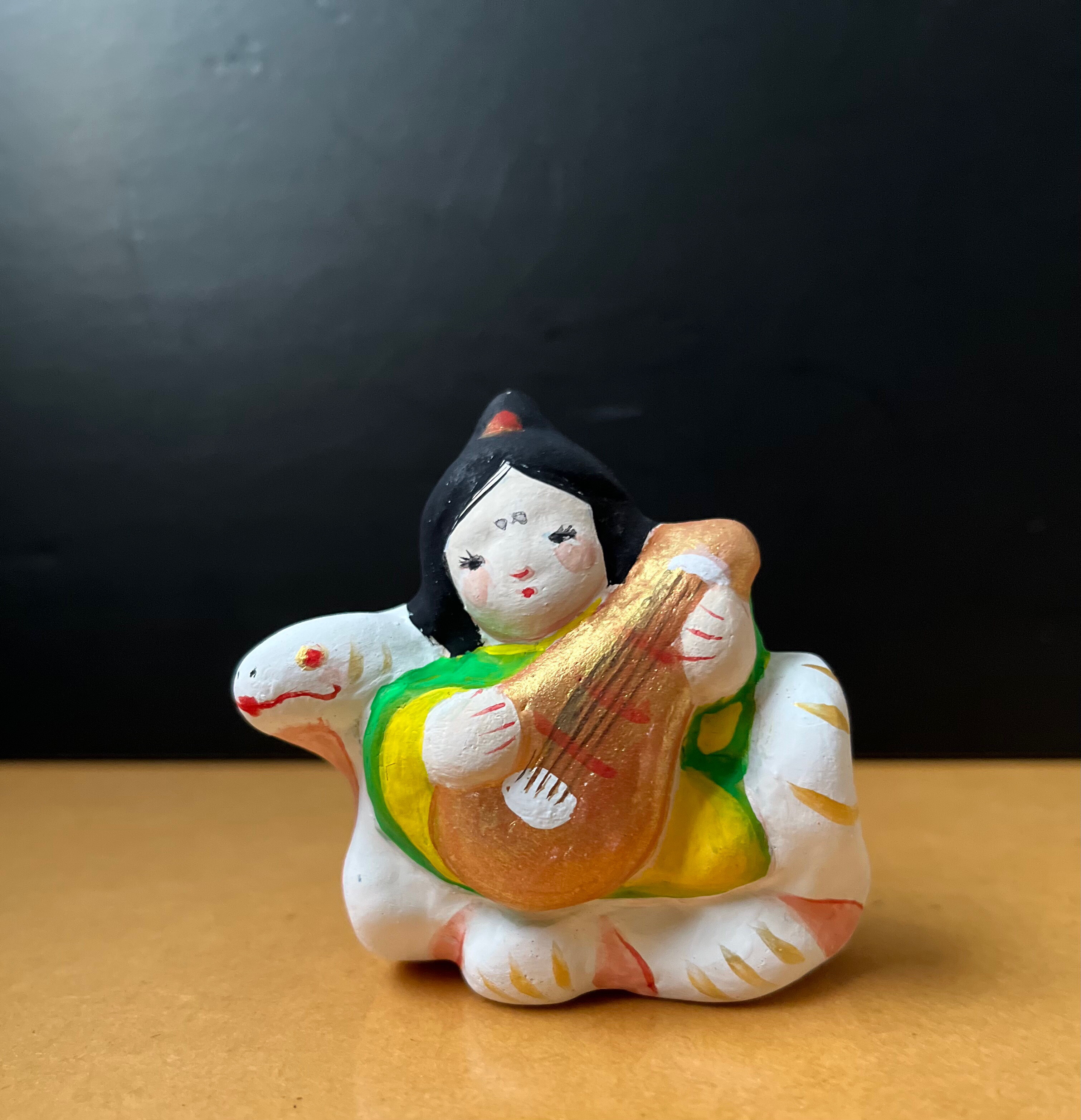トウカムリM 白 無垢 ホワイト 弁財天 インテリア 骨董 アフリカ 郷土品 カブトムシ (White) | リヤドロ公式オンライン