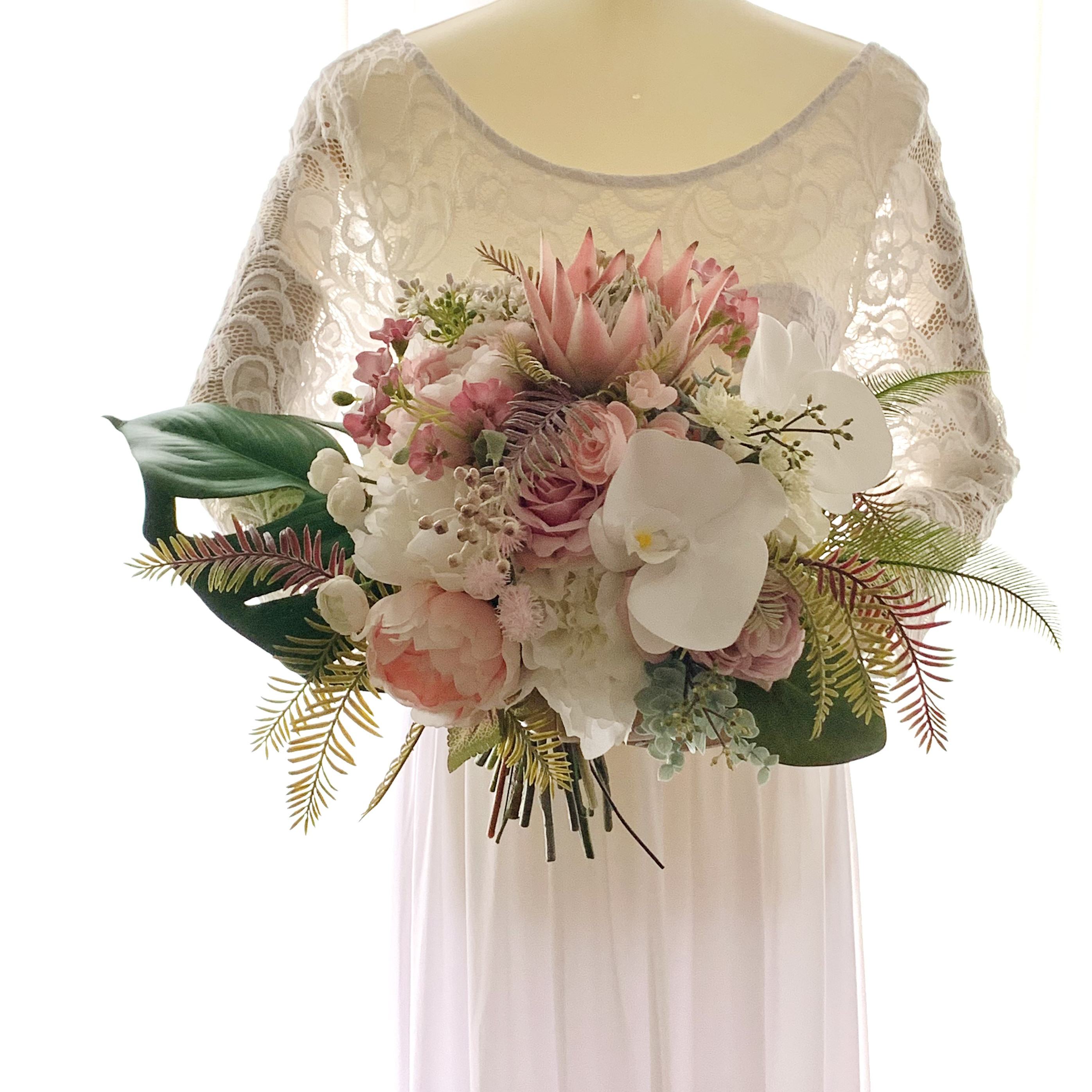 プロテア　胡蝶蘭　リゾート　ブーケ プロテア　胡蝶蘭　リゾート　ブーケ