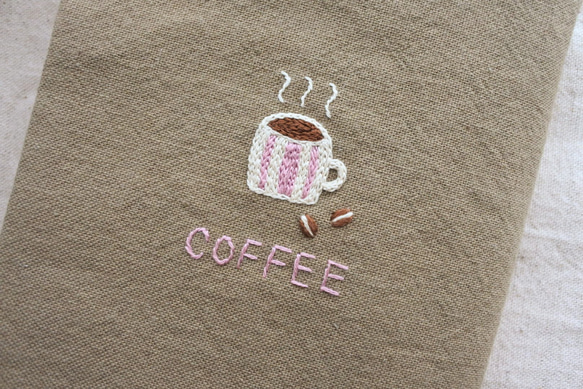 コーヒーと豆　刺繍　文庫本　ブックカバー　カフェオレ色 4枚目の画像