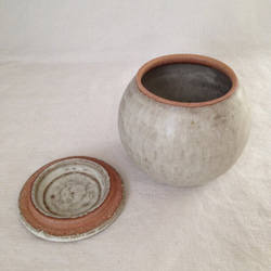 丸蓋物(白マット)赤荒土 3枚目の画像