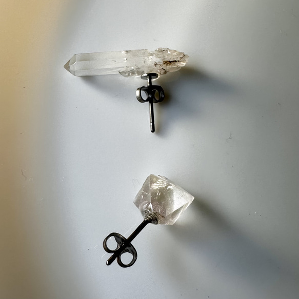 フローライトと水晶の14kgfピアス 4枚目の画像