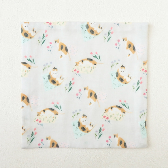 三毛猫と花のふわふわガーゼハンカチ〈オリジナルデザイン〉 3枚目の画像