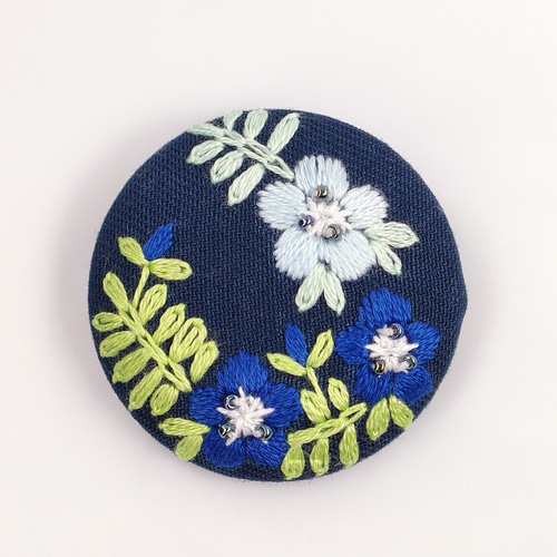 受注制作】ネモフィラ刺繍ブローチ（紺）or刺繍ヘアゴム ブローチ かな