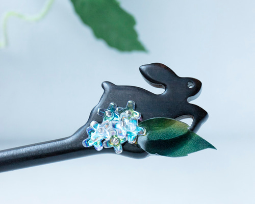 兎と金木犀のかんざし 黒檀 木製 簪 ウサギ ヘアアクセサリー 銀木犀