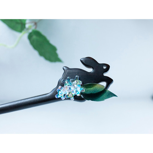 兎と金木犀のかんざし 黒檀 木製 簪 ウサギ ヘアアクセサリー 銀木犀