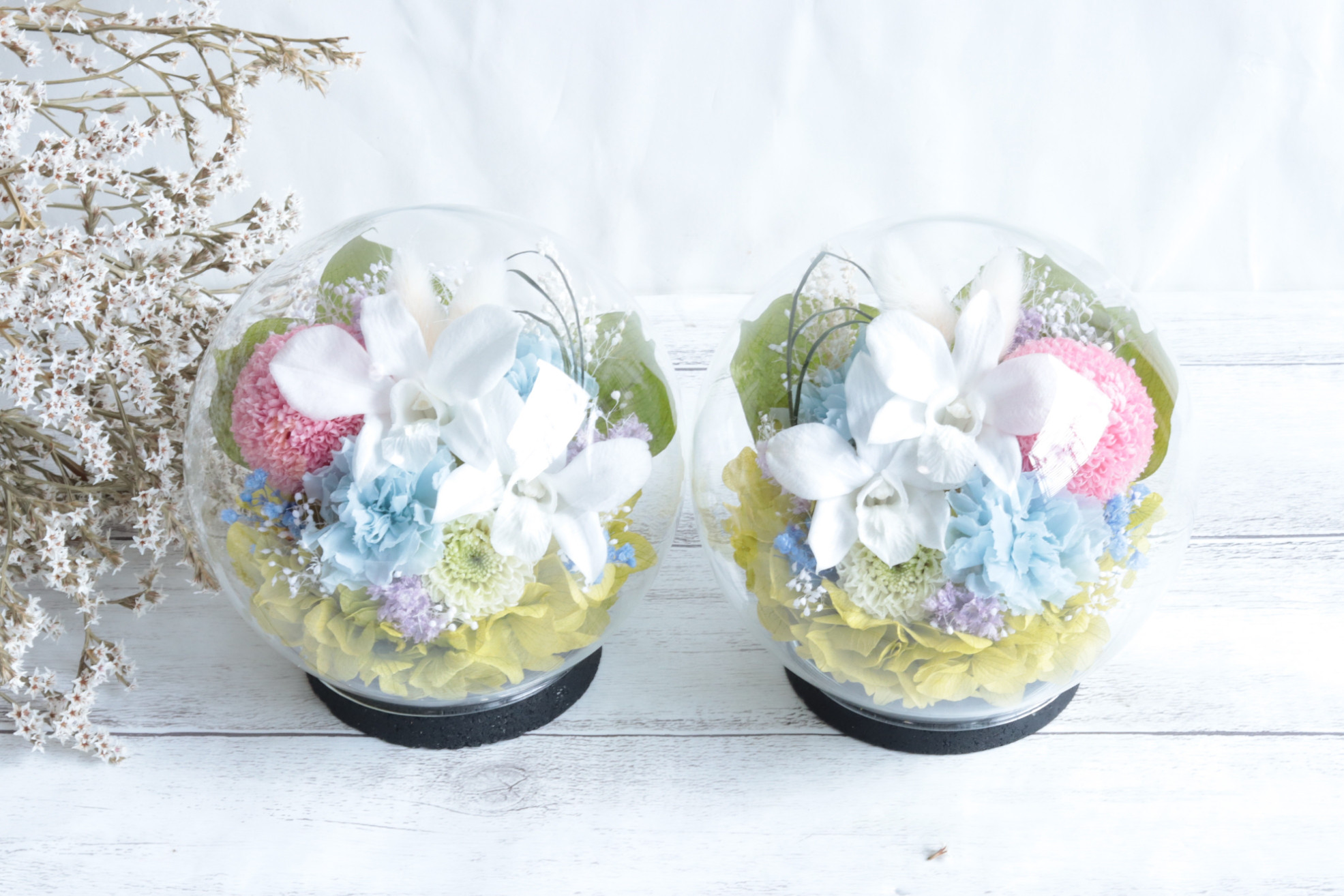 【大切な方に贈る仏花】蘭とポンポンマム＊一対＊ガラスドーム＊プリザーブドフラワー