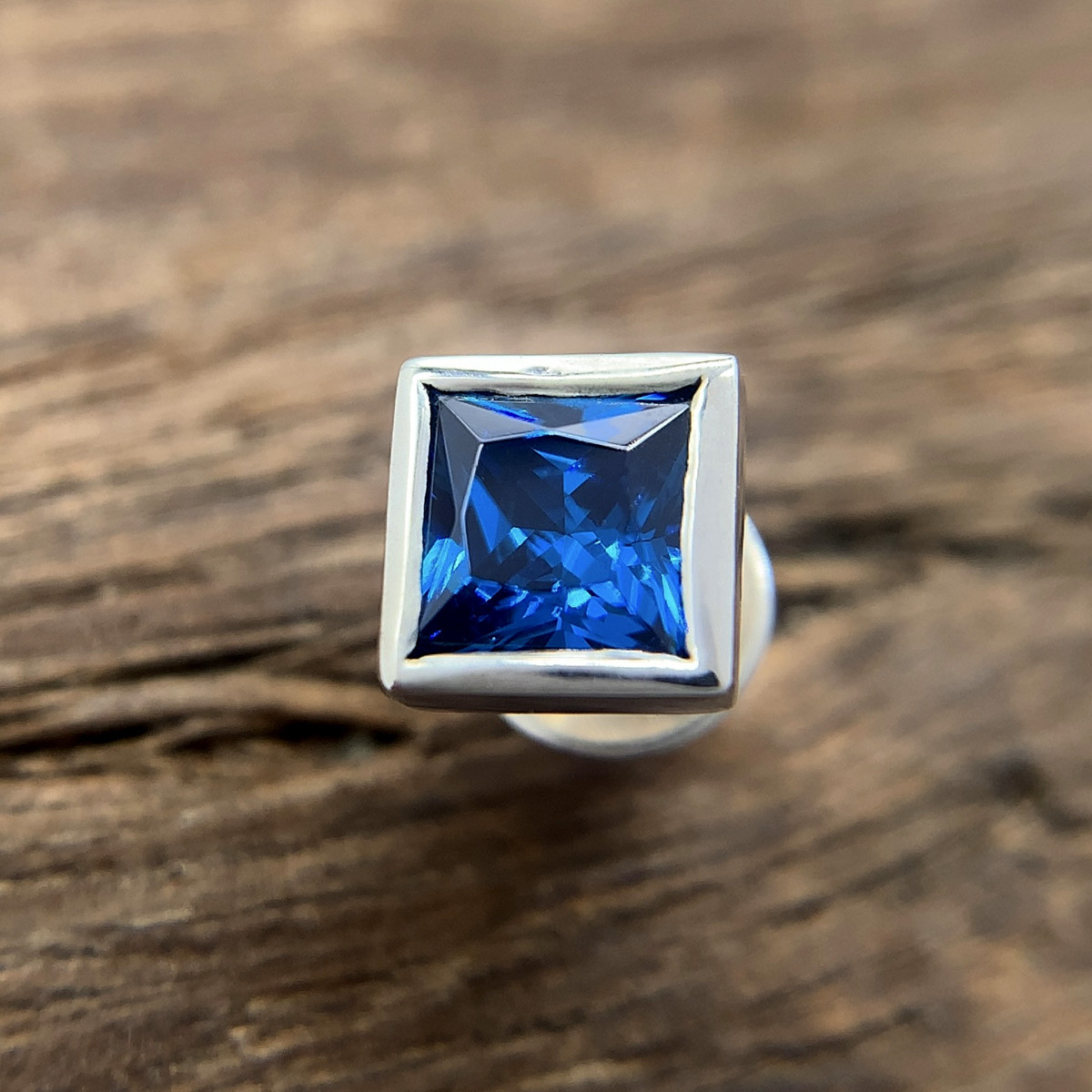 青 シルバーピアス メンズ/シルバー925 片耳/セカンドピアス つけっぱなし/シンプル/男性へのプレゼント/pe38