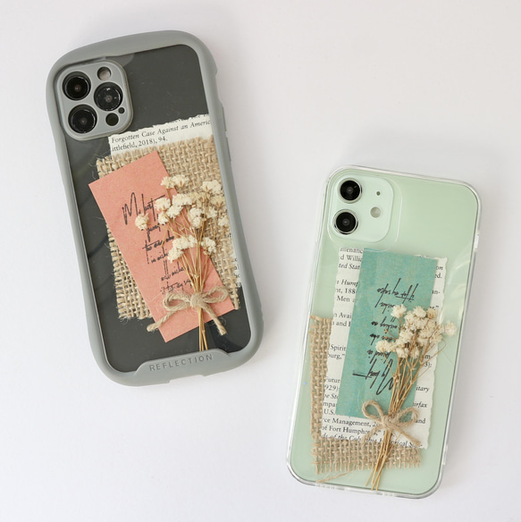 かすみ草のブーケとグリーンのステッカーとスマホケースiphone12