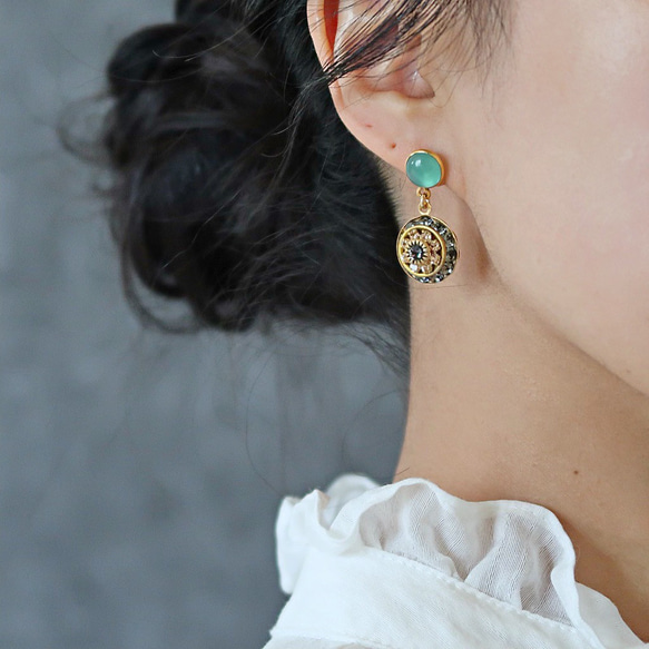 14KGF/ AQUA CHALCEDONY BLACK CRYSTAL GLASS EARRINGS 8枚目の画像