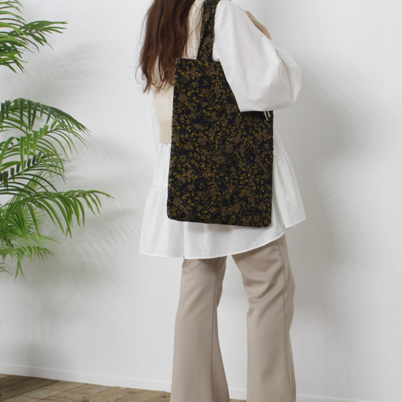 通勤通学・習い事の際に使いたい◎イタリア製のダークなトートバッグ 8枚目の画像