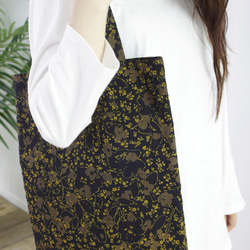 通勤通学・習い事の際に使いたい◎イタリア製のダークなトートバッグ 5枚目の画像