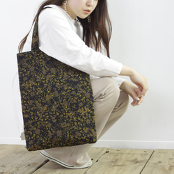 通勤通学・習い事の際に使いたい◎イタリア製のダークなトートバッグ 3枚目の画像