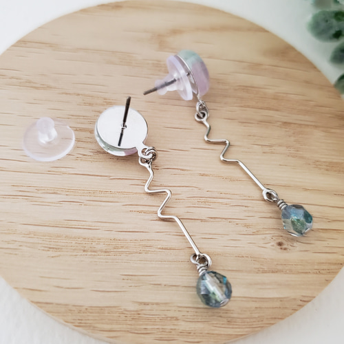 再販】『ぷちミジンコ カボションピアス』 ガラス ピアス チタン