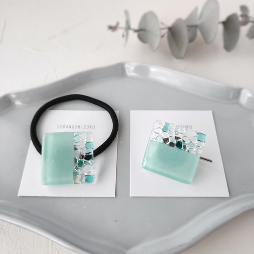 キラキラガラスの ポニーフック （ヘアゴム） ペールアクア