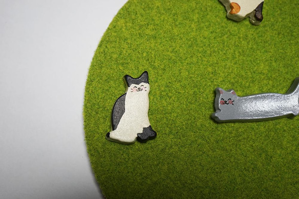猫と芝生の時計 3枚目の画像