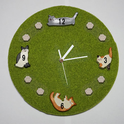 猫と芝生の時計 1枚目の画像