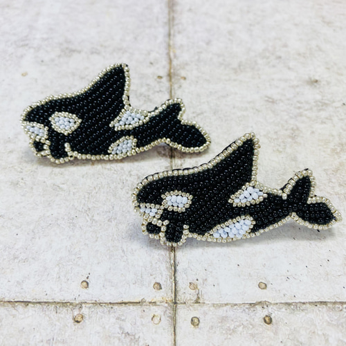 受注制作〕orca（シャチ）ビーズ刺繍ブローチ ブローチ orca's oracle