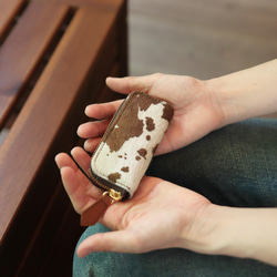 日本製　手触りのいいハラコ素材で作った　4連キーケース　牛毛皮　スマートキー　ホルスタイン　apo-16nch 7枚目の画像