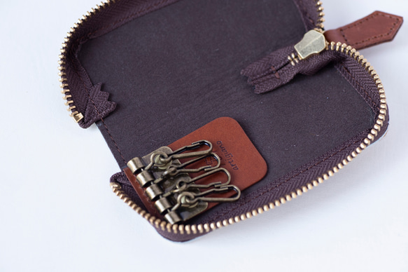 日本製　手触りのいいハラコ素材で作った　4連キーケース　牛毛皮　スマートキー　ホルスタイン　apo-16nch 5枚目の画像