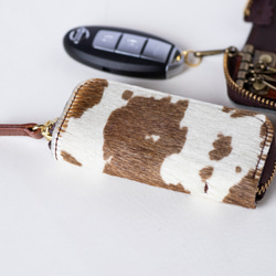 日本製　手触りのいいハラコ素材で作った　4連キーケース　牛毛皮　スマートキー　ホルスタイン　apo-16nch 4枚目の画像