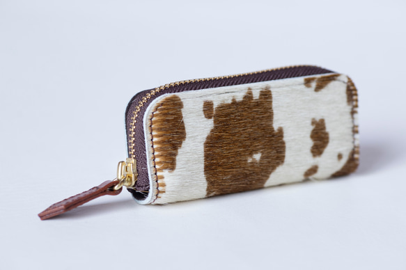 日本製　手触りのいいハラコ素材で作った　4連キーケース　牛毛皮　スマートキー　ホルスタイン　apo-16nch 2枚目の画像