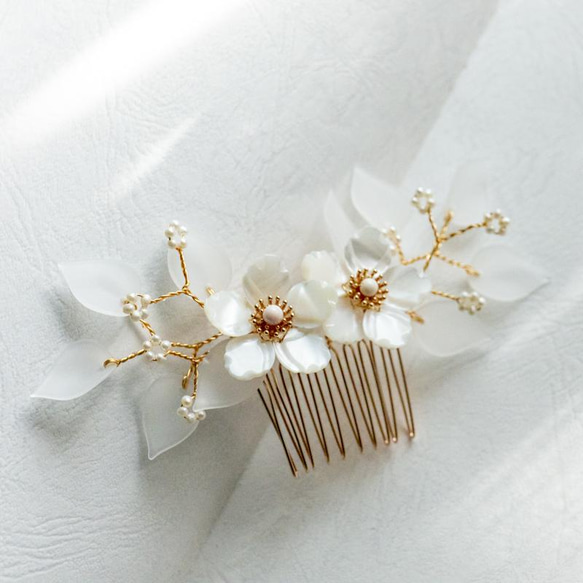 馬蹄螺細工の花とパールのヘアコーム　ヘアアクセサリー　ウェディング　ブライダル 髪飾り　結婚式　 13枚目の画像