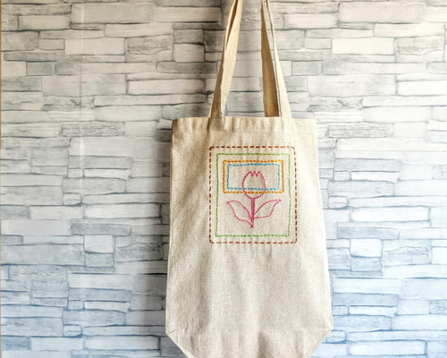 チューリップと四角の刺繍 縦長トートバッグ ベージュ A4サイズ収納可