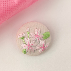 満開の桜刺繍ブローチ 2枚目の画像