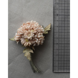 【布花】ベージュマーガレットの花束コサージュA/一点物 8枚目の画像