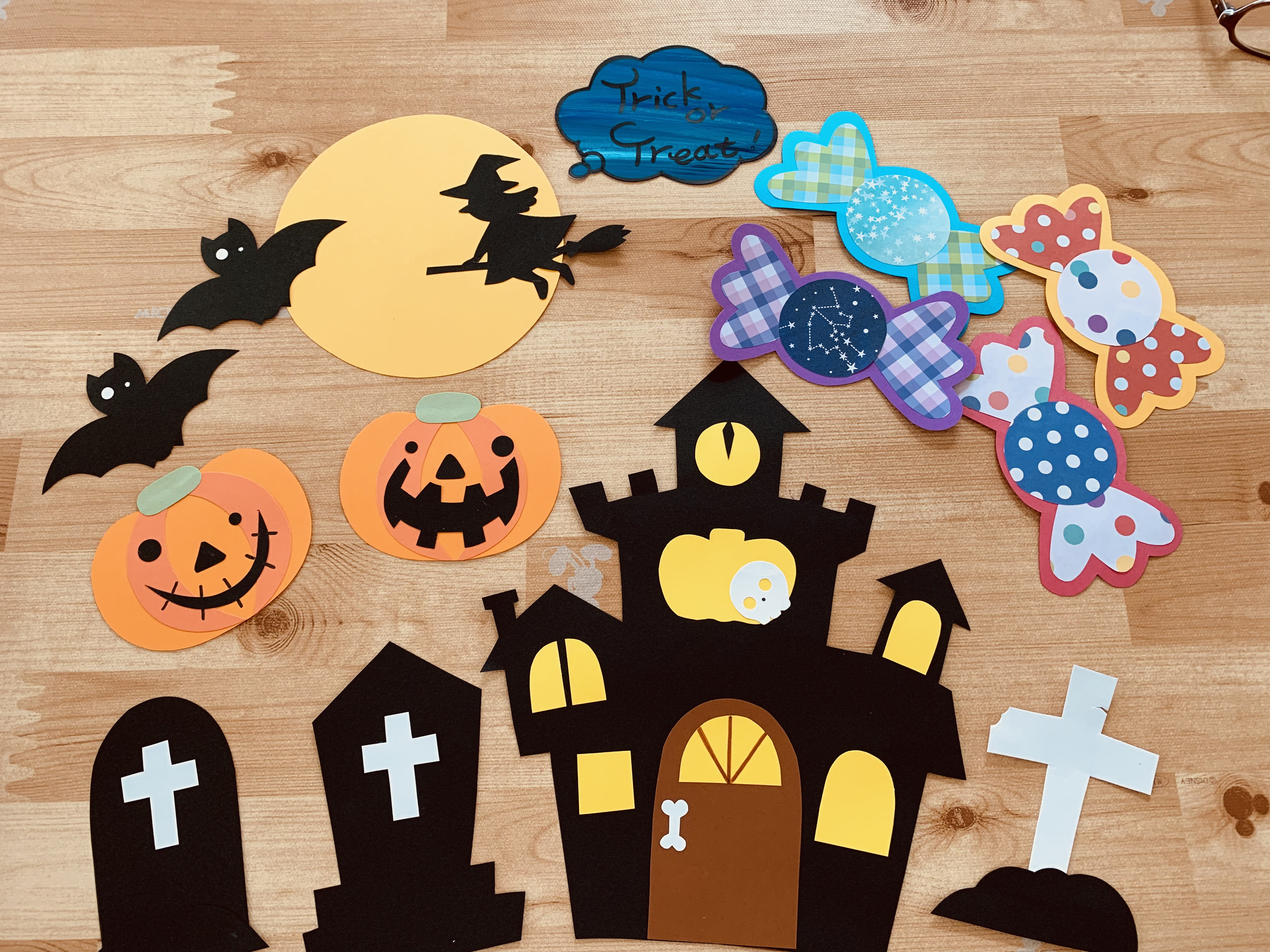 壁面飾り【Halloween】秋 ハロウィン 切り絵 とことこ♪ 通販
