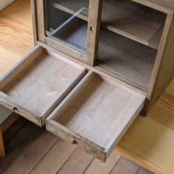 板組みの小さな戸棚 引き出し付き 濃いカーキ色 4枚目の画像