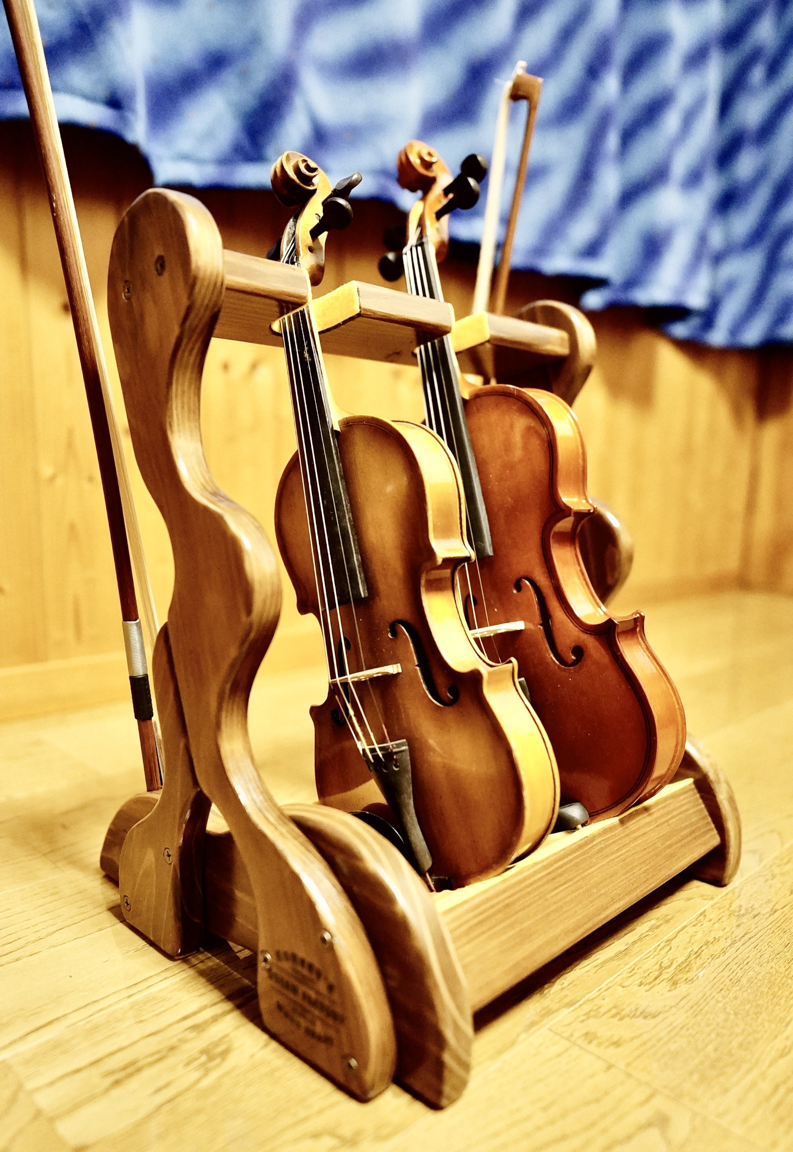 【24時間以内に発送】手作り木工　木製バイオリンスタンド （お子様用） ２本掛け