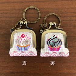 がま口　キーホルダー　刺繍　カップケーキ　ペパーミント 3枚目の画像