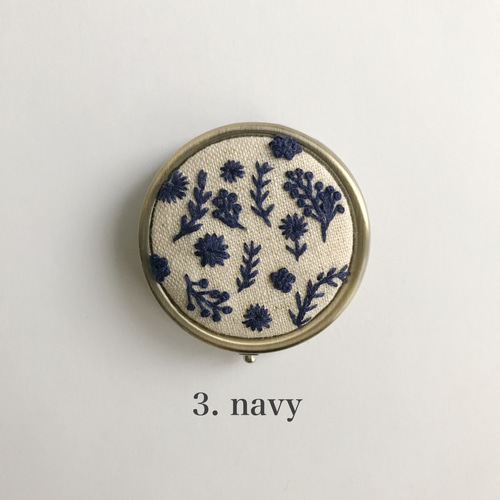 ピルケース(単品) 手刺繍 【散りばめられた草花】 その他ケース