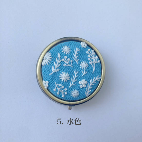 ピルケース(単品) 手刺繍　【散りばめられた草花】 10枚目の画像