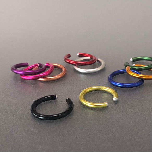 《選べる10色》カラーイヤーカフ 1枚目の画像